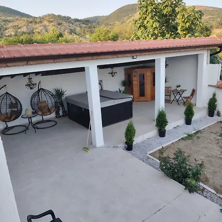 Tenevi House *